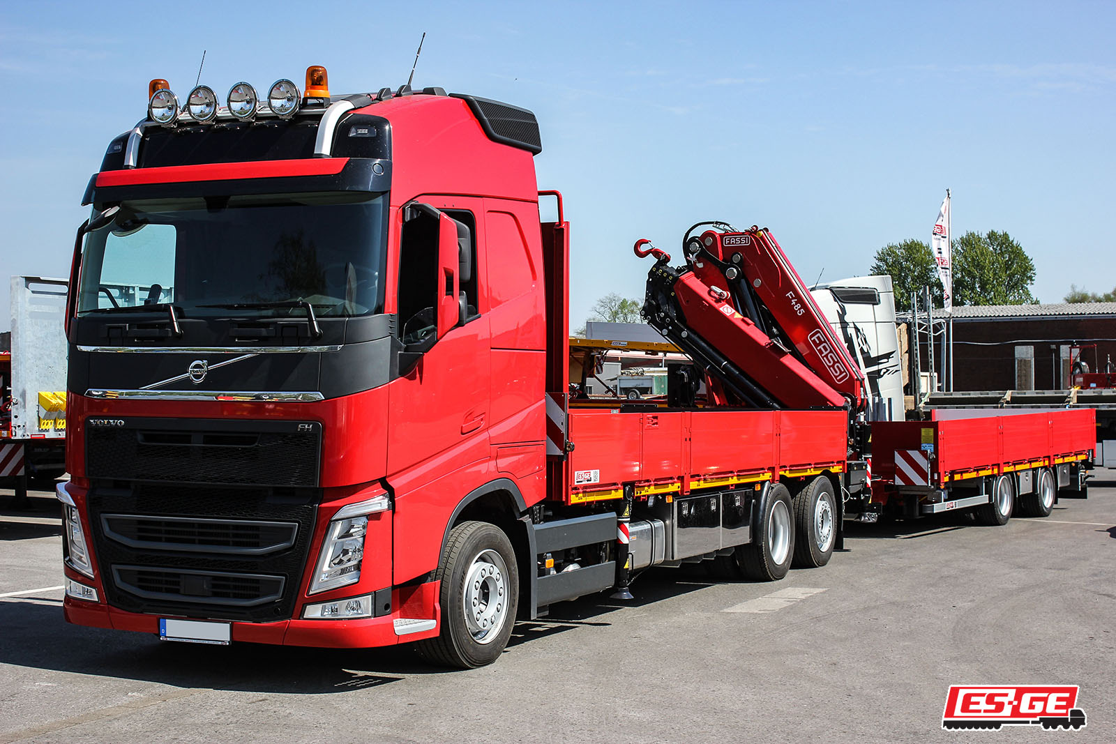 ES-GE-NUFAM-Volvo-FH4-Fassi-crane-ES-GE-trailer