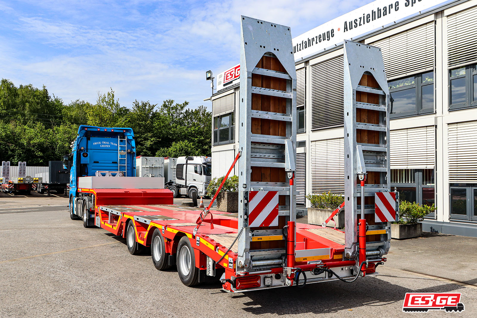 Dittmar Refereces ES-GE low-loader semi-trailer