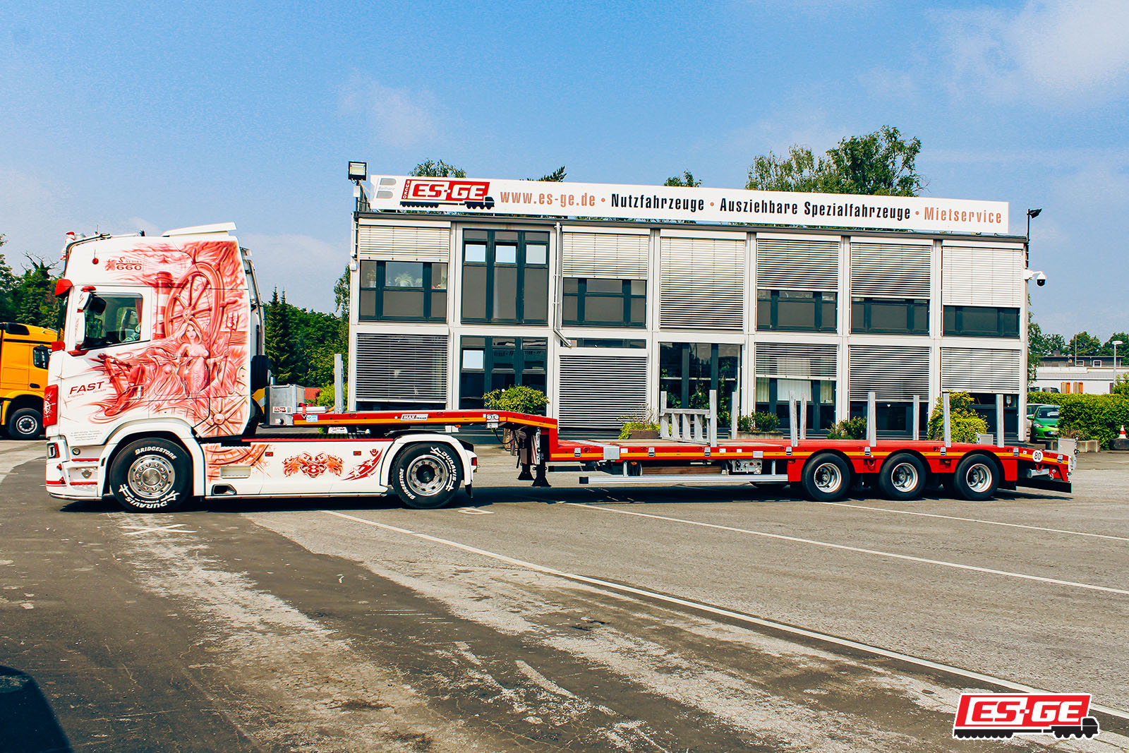 FAST Logistik GmbH ES-GE delivers MAX Trailer MAX110