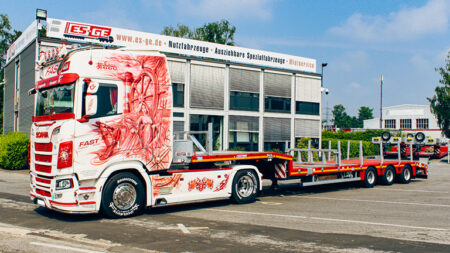 FAST Logistik GmbH ES-GE liefert MAX Trailer MAX110 Titelbild