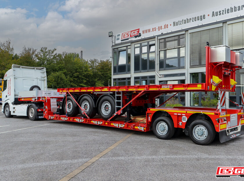 IAA Transportation 2022 ES-GE Messefahrzeuge SZM, Tiefbett und Ballastauflieger auf dem Gelände der ES-GE