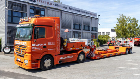 Hölldobler Sattelzugmaschine mit Faymonville MegaMAX auf dem Gelände der ES-Ge