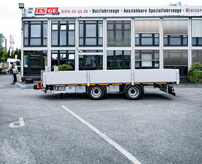 Zentralachsanhänger mit zwei Achsen Tandemanhänger