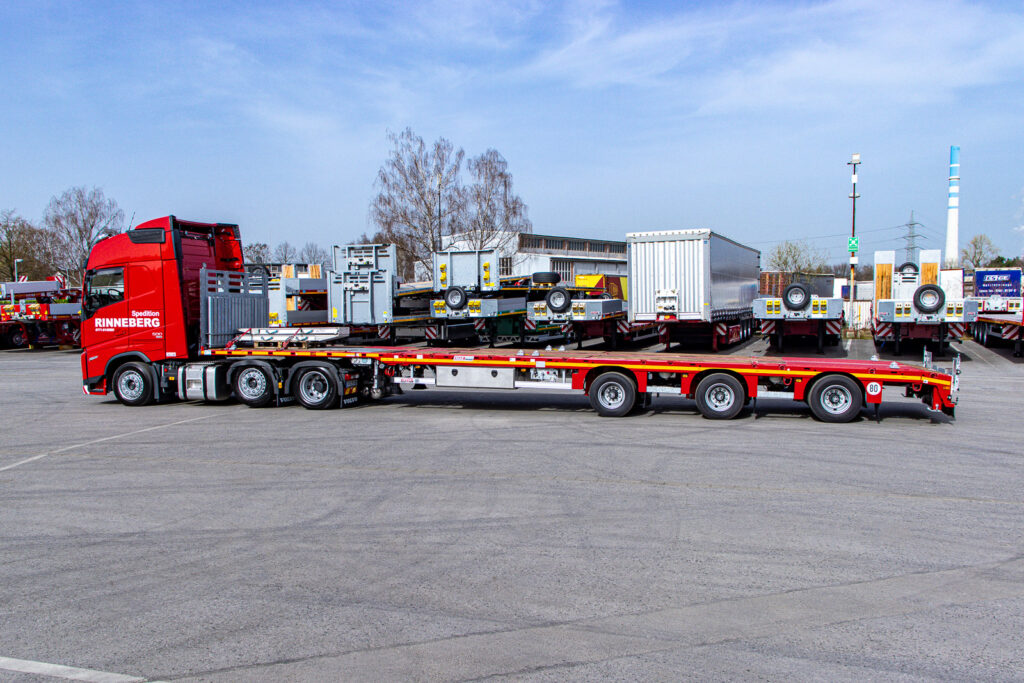MAX Trailer MAX210 3-Achs Telesattel Megatrailer mit hydraulischer Lenkung und teleskopierbarer Ladefläche