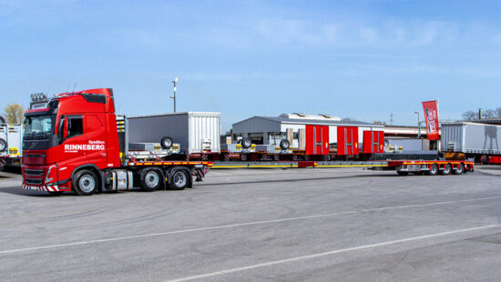 MAX Trailer MAX210 Telesattelauflieger ausgezogen auf über 29 Meter Ladeflächenlänge für lange Transportgüter