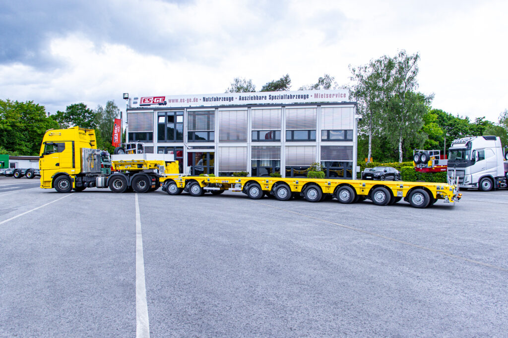 8-Achs MAX Trailer MAX810 in 2+6-Konfiguration mit doppelt teleskopierbarer Ladefläche