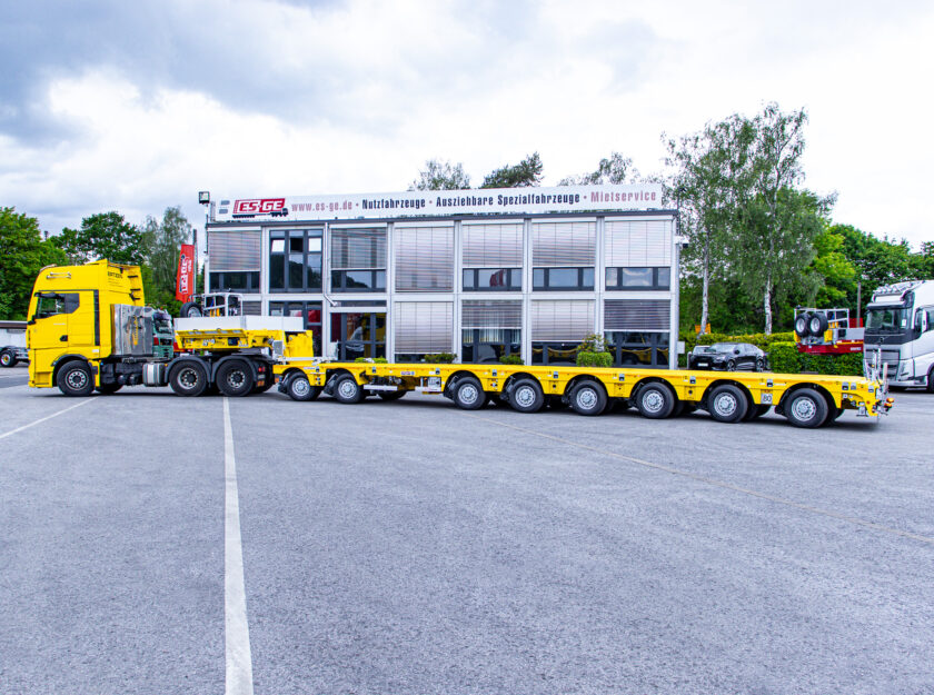 8-Achs MAX Trailer MAX810 in 2+6-Konfiguration mit doppelt teleskopierbarer Ladefläche