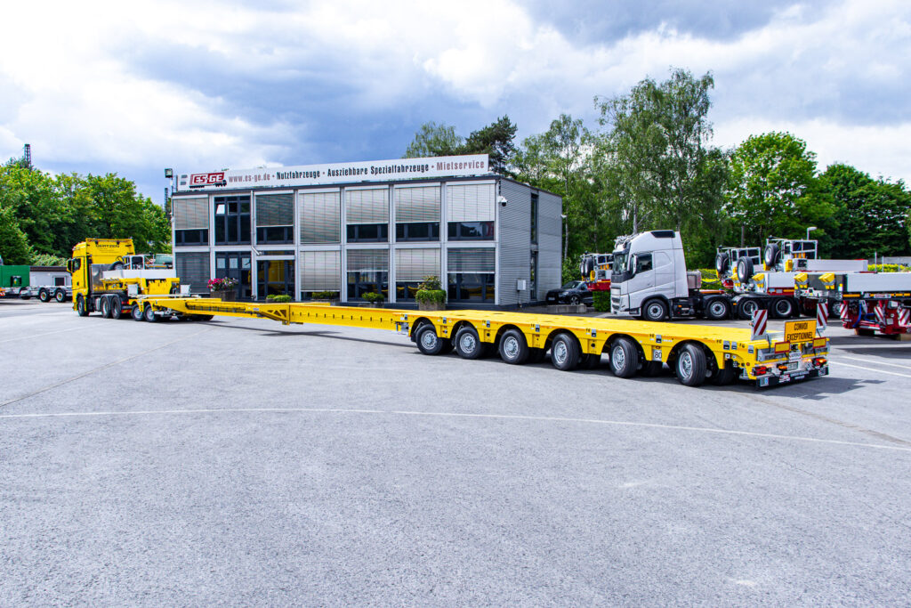 Doppelt teleskopierbare Ladefläche des MAX Trailer MAX810 komplett teleskopiert