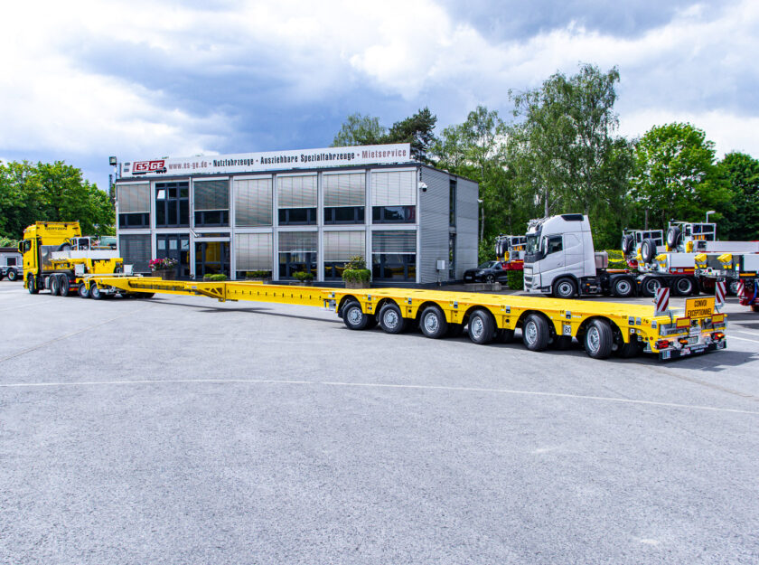 Doppelt teleskopierbare Ladefläche des MAX Trailer MAX810 komplett teleskopiert