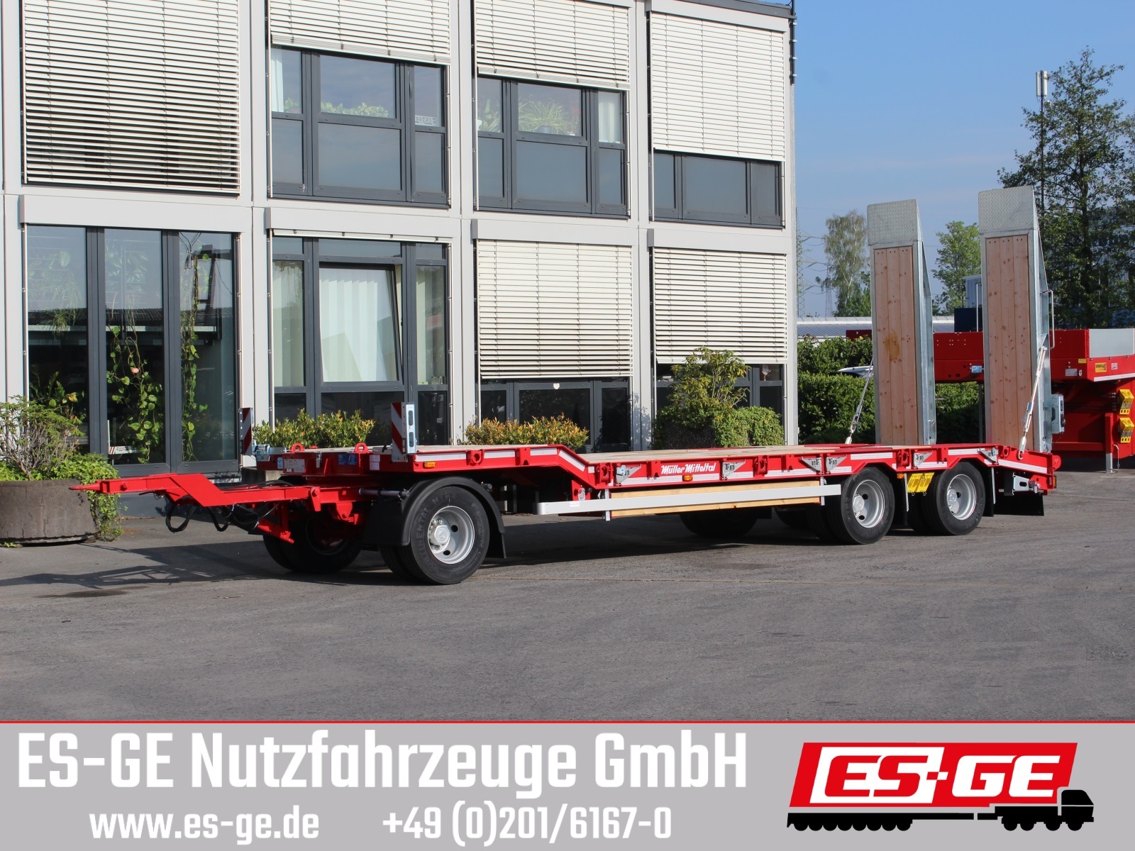 Müller-Mitteltal 3-Achs-Tiefladeanhänger
